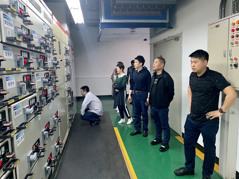 黄国全一行在连云港国家经济开发区地热能能源站考察调研。_副本.jpg