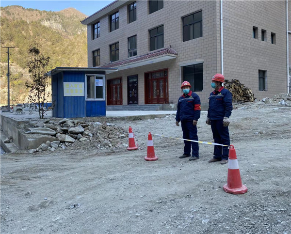 贡献爱心，展现国企继续.jpg