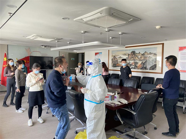 中圣公司：开展全员核酸检测 筑牢抗疫清静防地（终）图片1.jpg