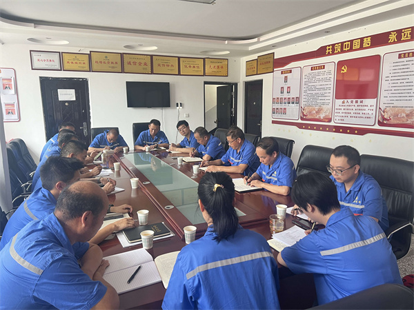鼎丰学习宣贯集团半年谋划剖析会聚会精神.jpg
