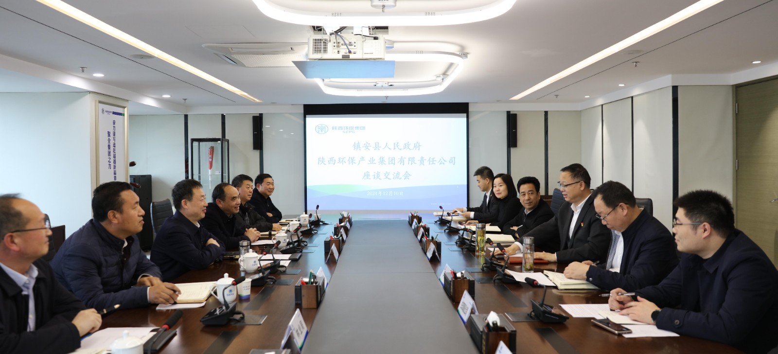 陕西yh818银河集团与镇安县政府座谈交流.jpg