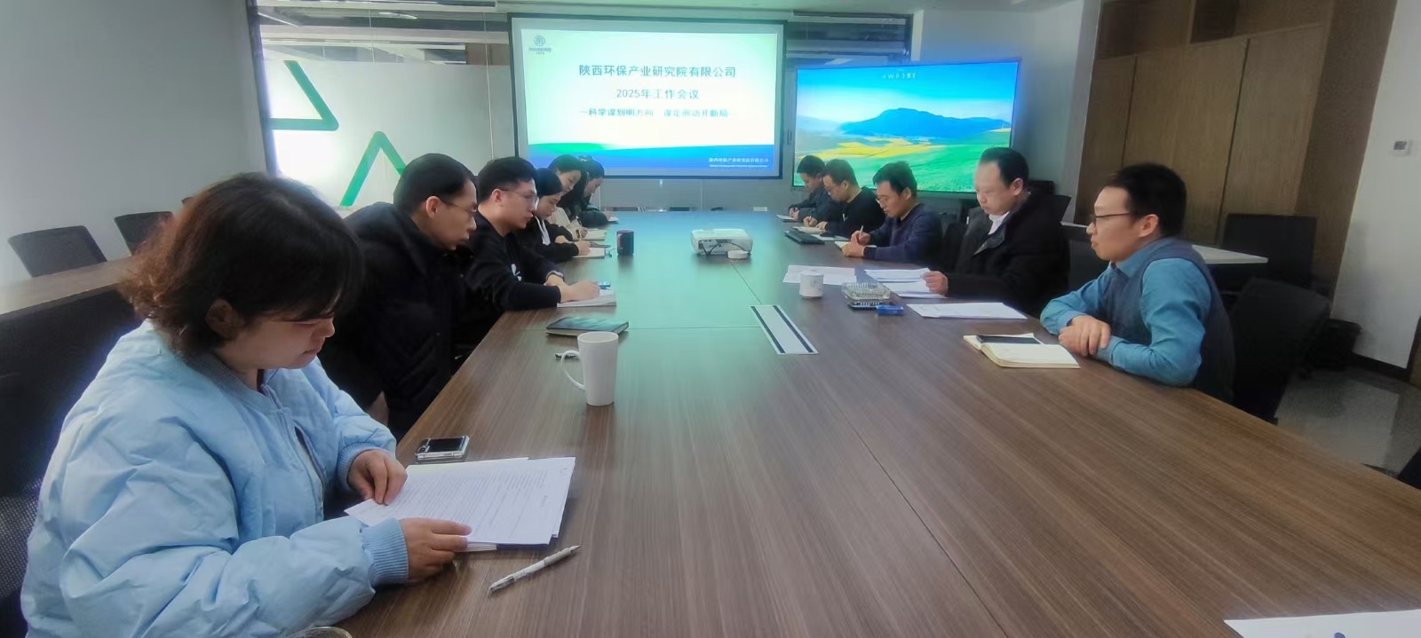 科学谋划明偏向 谋定而动开新局-研究院召开2025年岁情聚会.jpg