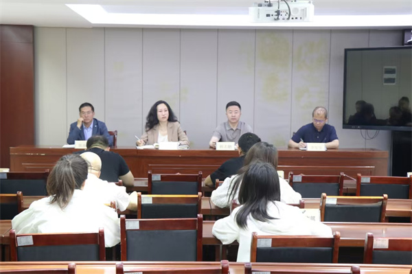 延安yh818银河公司转达学习集团党委深入贯彻中央八项划定精神学习教育暨巡视整改事情会聚会精神+照片.jpg